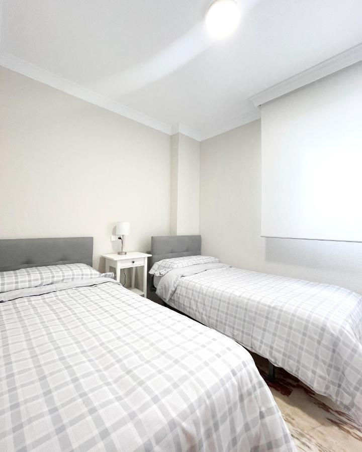 Ferienwohnung Holidays2Malaga Tomas De Echeverria 150 Mts To Beach & High Speed Wifi & Parking Exterior foto