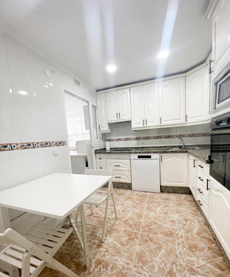 Ferienwohnung Holidays2Malaga Tomas De Echeverria 150 Mts To Beach & High Speed Wifi & Parking Exterior foto
