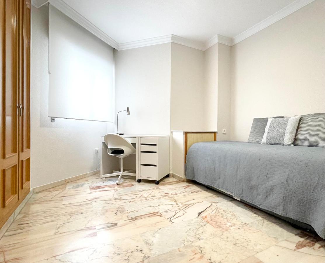 Ferienwohnung Holidays2Malaga Tomas De Echeverria 150 Mts To Beach & High Speed Wifi & Parking Exterior foto